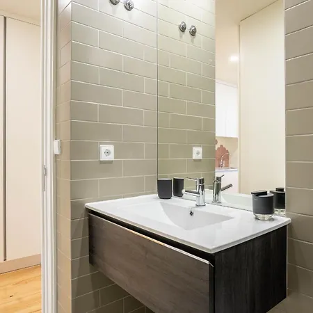 Formosa With Balcony By Lovelystay 포르투